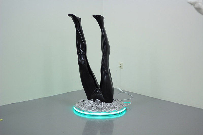 Untitled from No Mind series/metal, plaster, fiberglass, synthetic resin, neon LED, acrylic and car paint with transparent color coating/ 60.60.112 cm